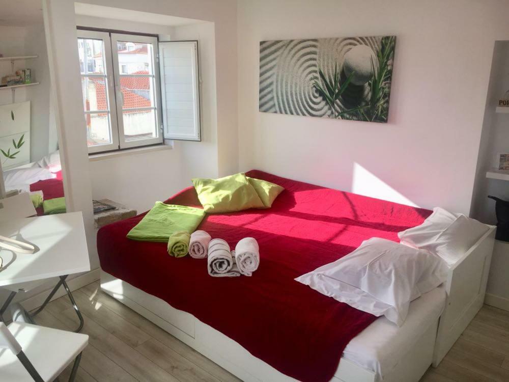 Pequeno Hostel Studio Lisbon Bagian luar foto